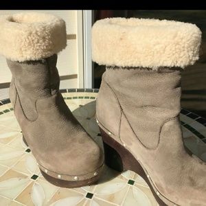 UGG CARNEGIE BOOTS
