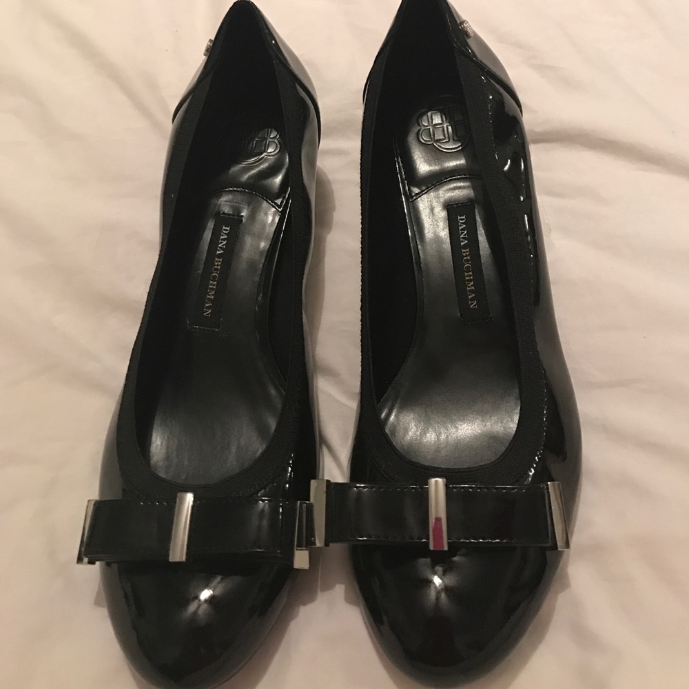 Dana Buchman low heels