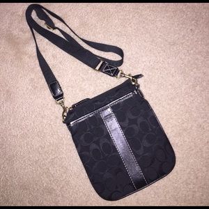 Coach cross-body purse// like new!!