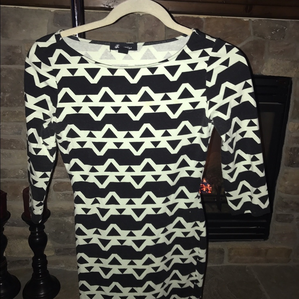 Body con Aztec pattern dress