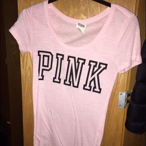 LIKE NEW VS Pink scoop neck tee