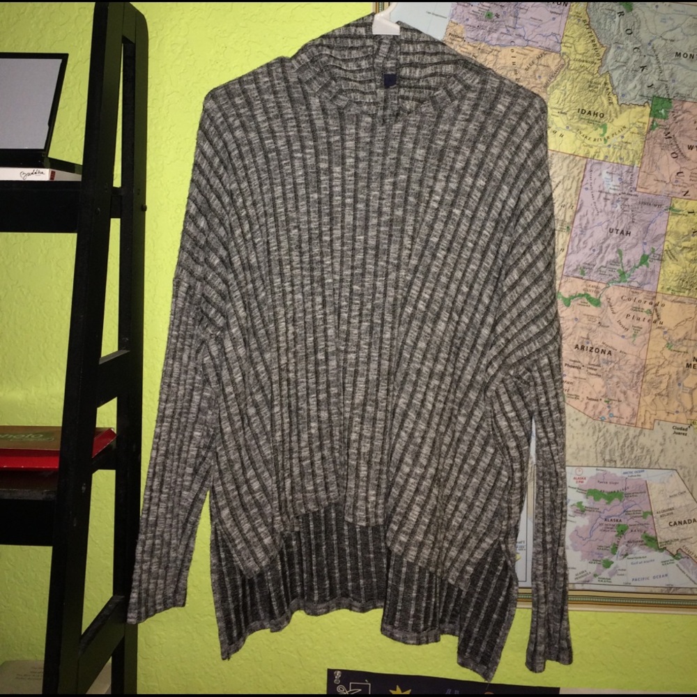 AE mock neck striped long sleeve high low top!