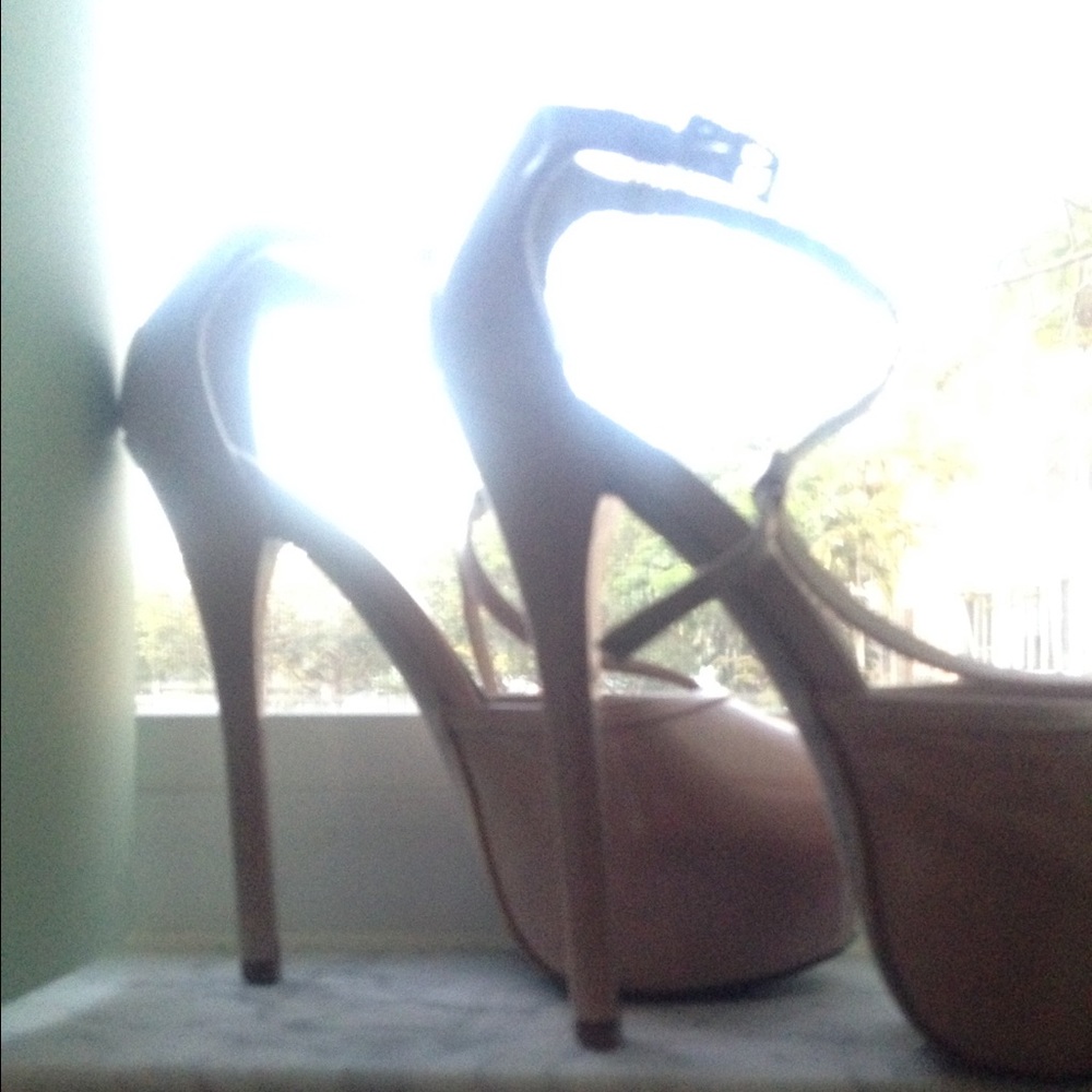 T-Strap Forever 21 Peep Toe Nude Heels - Picture 3 of 7