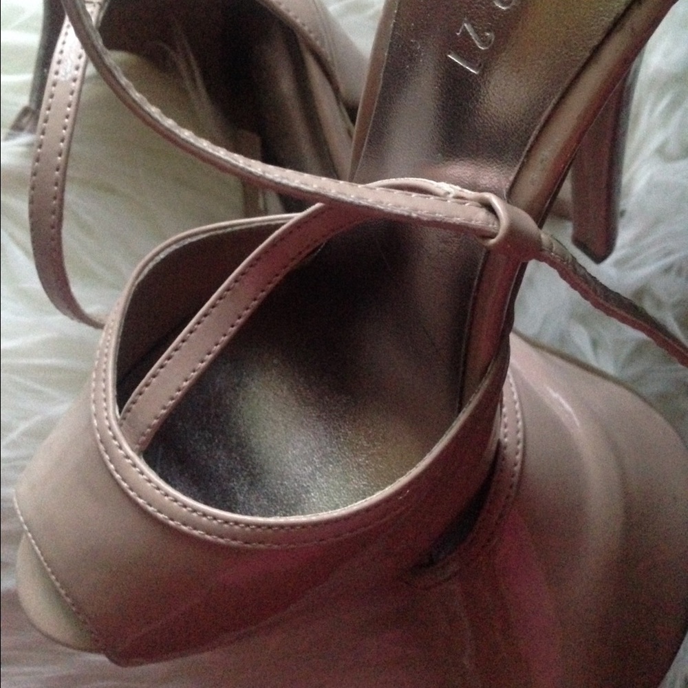 T-Strap Forever 21 Peep Toe Nude Heels - Picture 4 of 7