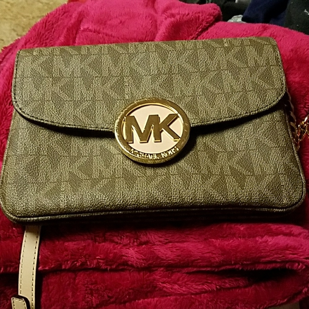 Michael kors crossbody