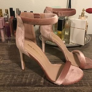 Pink velvet heels 🌸