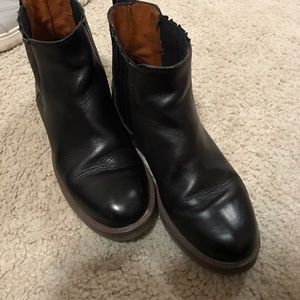 Madewell 100% leather Chelsea boots
