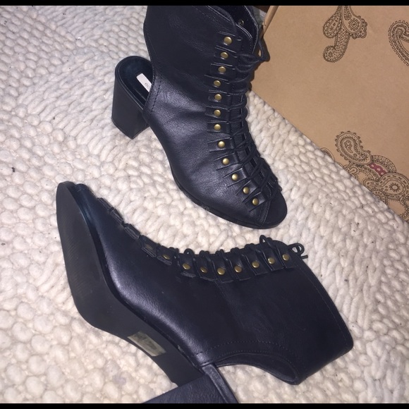 Ecote Laceup cutout heel bootie - Picture 3 of 6
