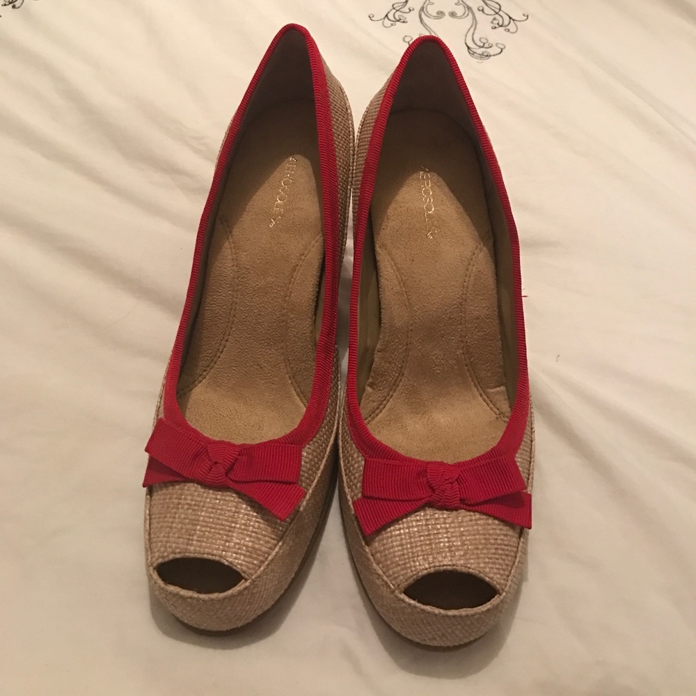 Aerosoles tan and red pumps