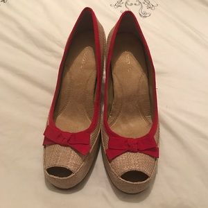 Aerosoles tan and red pumps