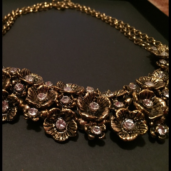 Statement Necklace with tiny diamonds - Picture 2 of 2