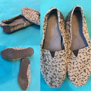 Toms//Cheetah Print (size 7)