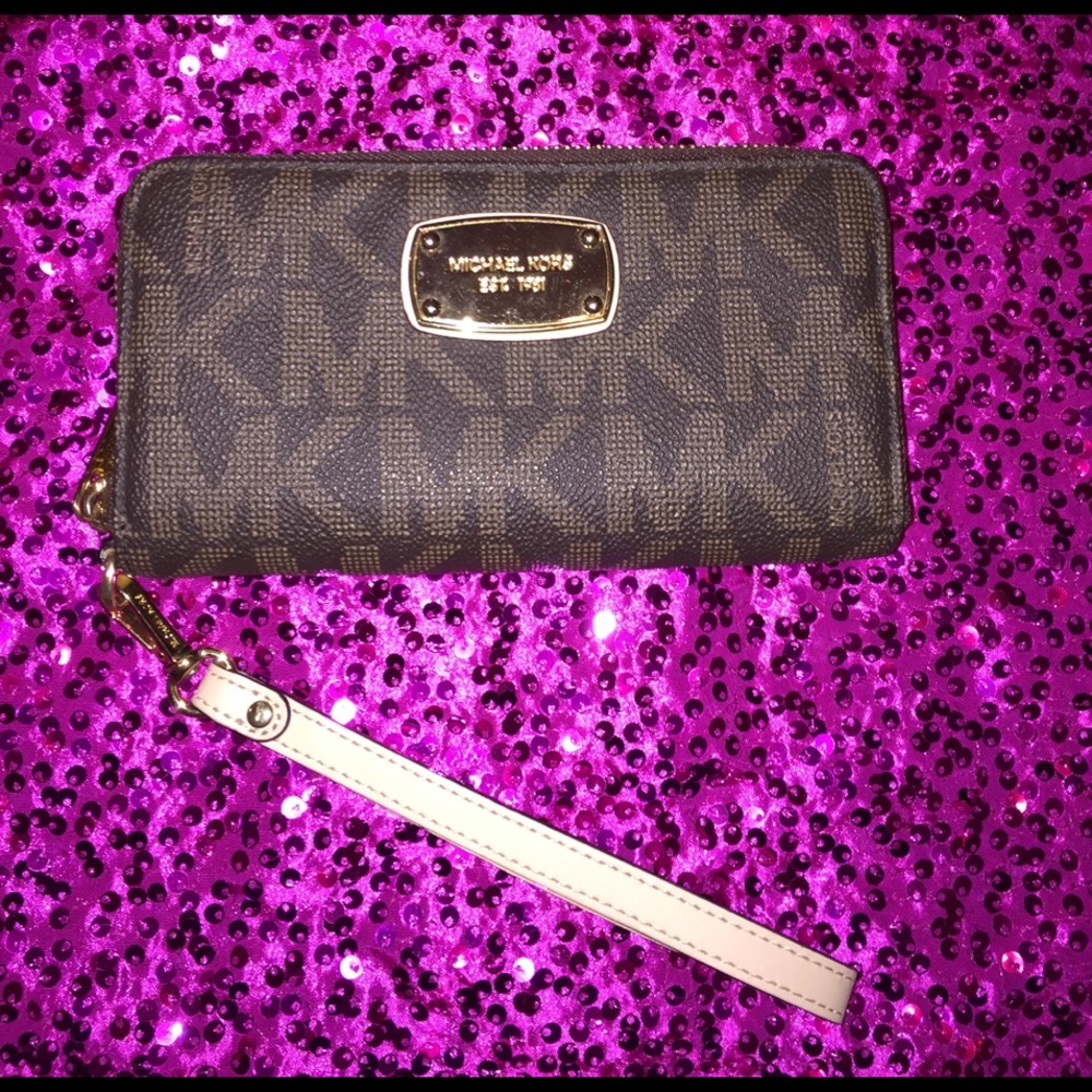 Michael Kors wallet/wristlet