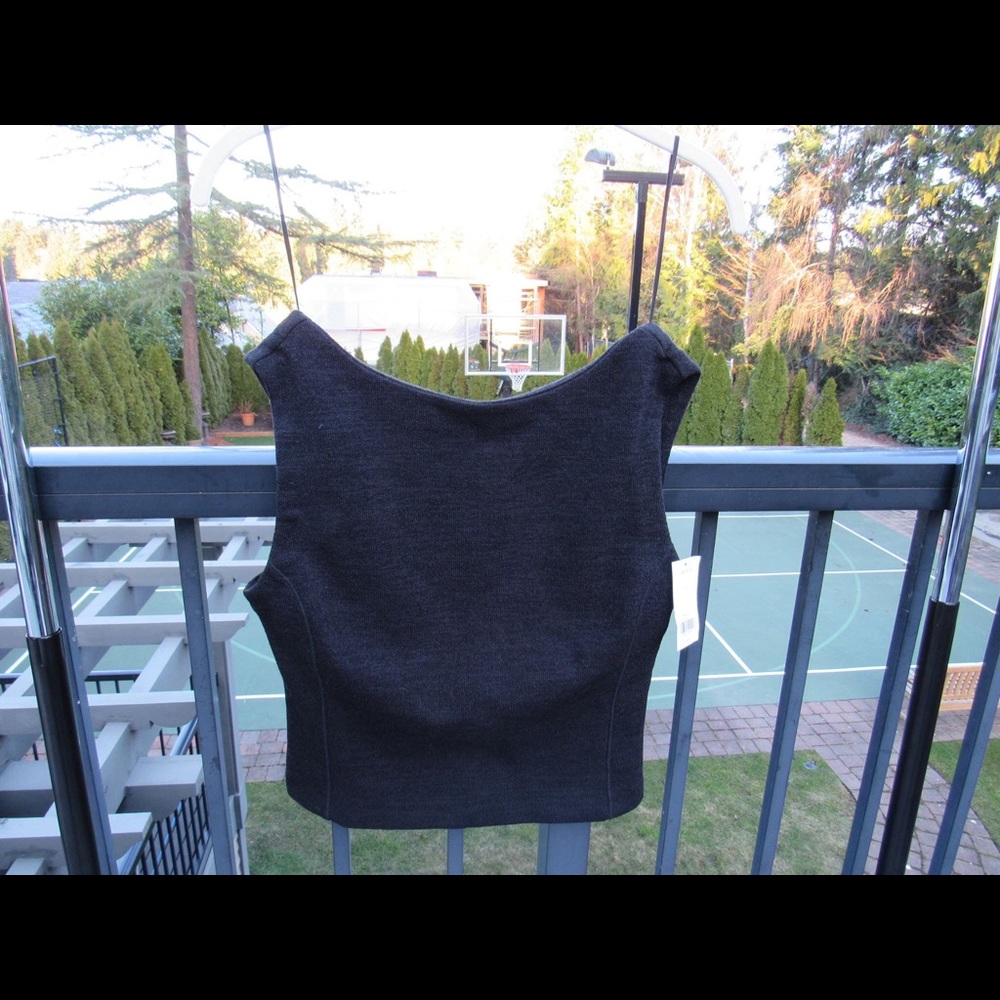 Black cropped shirt