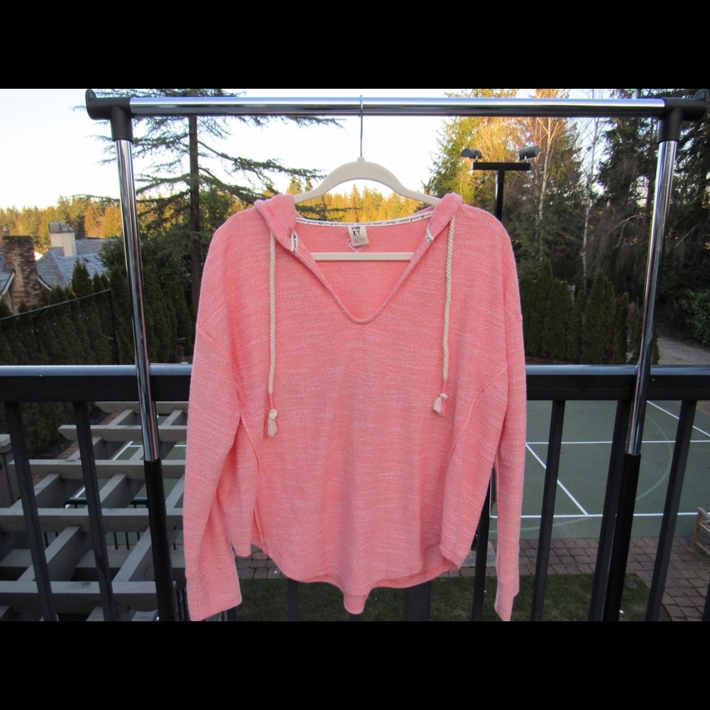 Hooded scoop neck sweater/pull-over