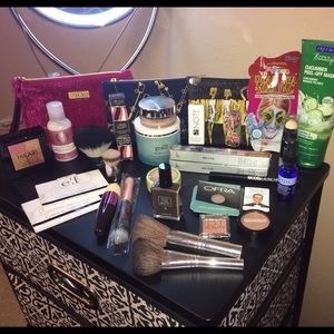 Bundle of  makeup 💄❤💕💜 TAKE A LOOK! 👀