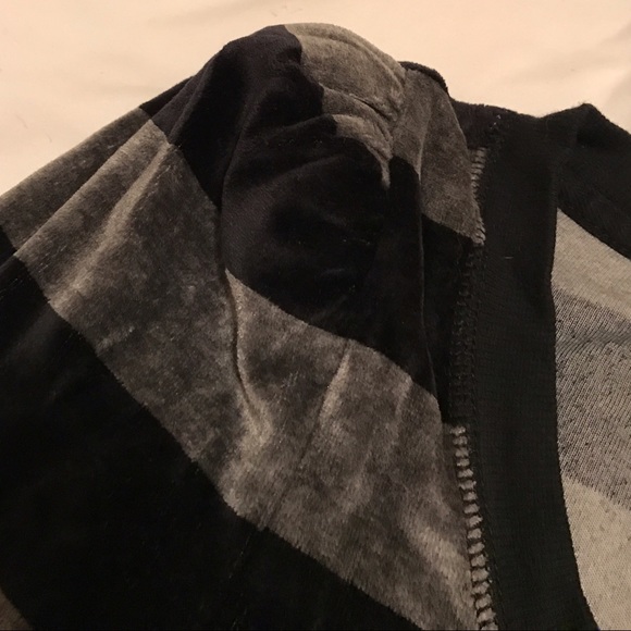 Juicy Couture Sweatshirt - Picture 4 of 6