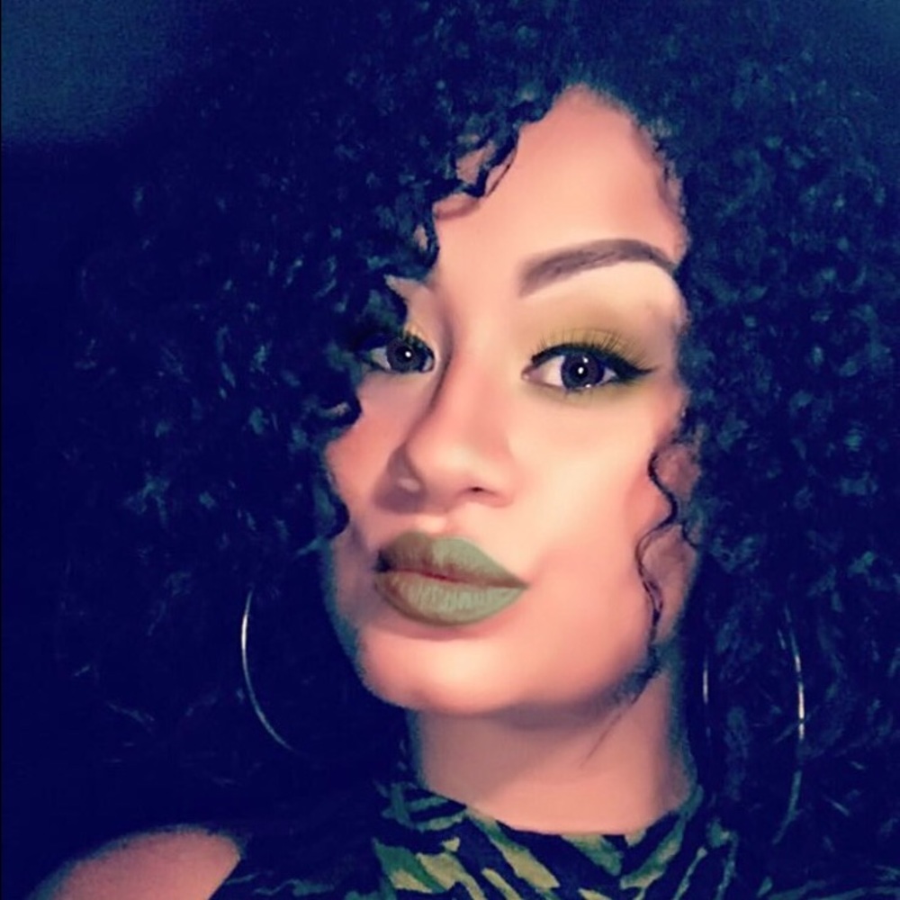 Meet your Posher, Latasha