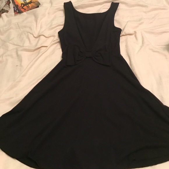 Cute babydoll dress with bow in the back - Picture 3 of 3