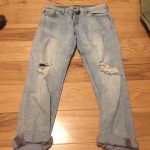 NWOT Levi 501 ripped boyfriend jeans