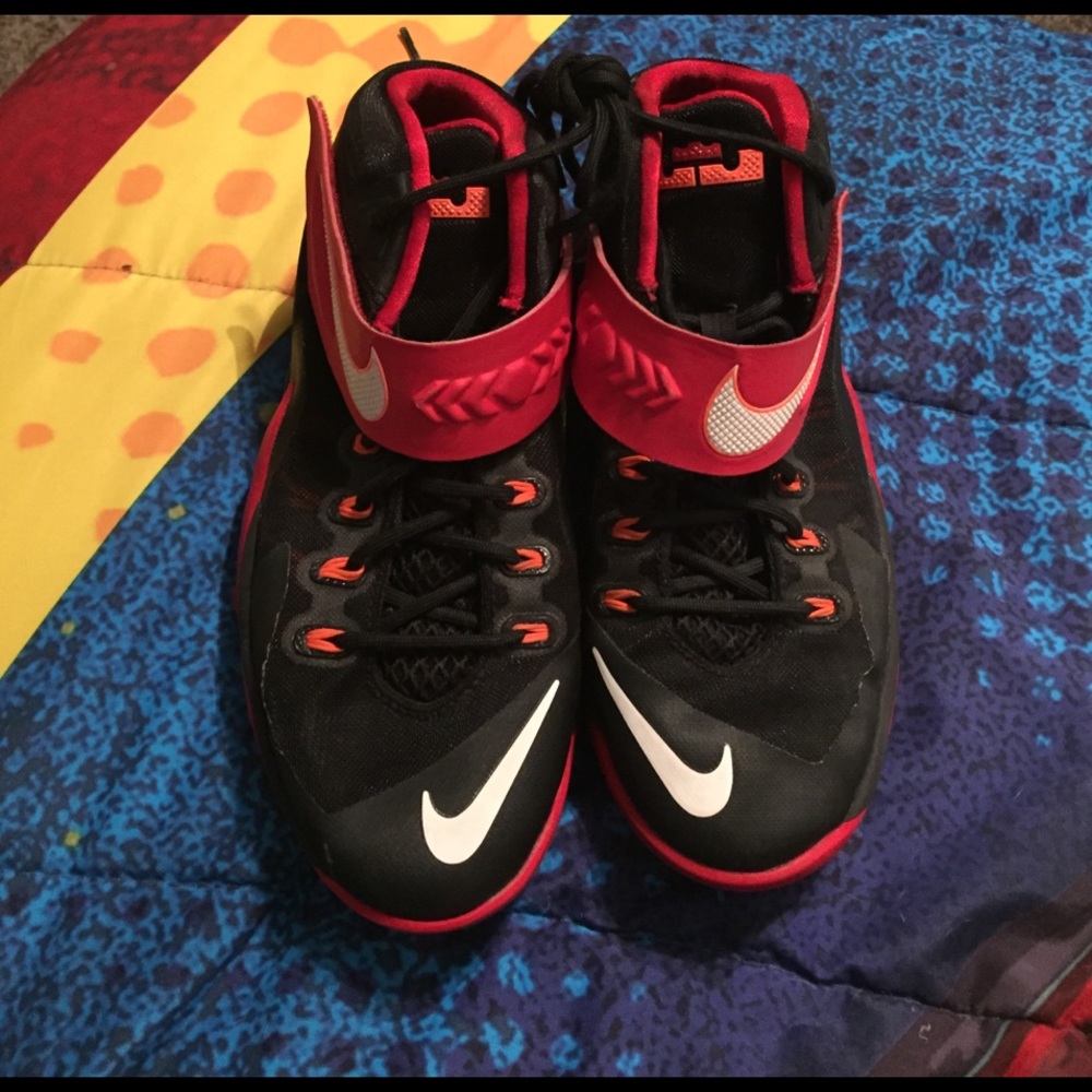 Nike soldier-8 basketball shoes