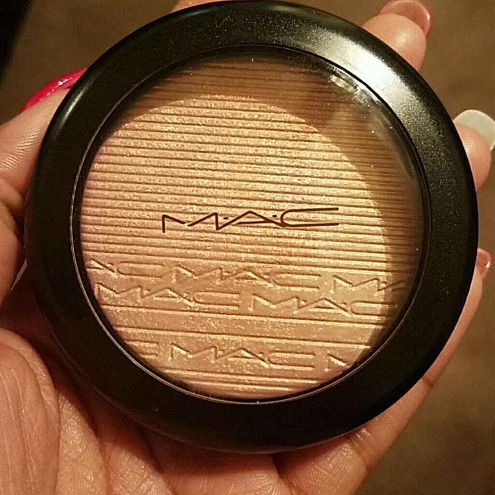 Mac beaming blush