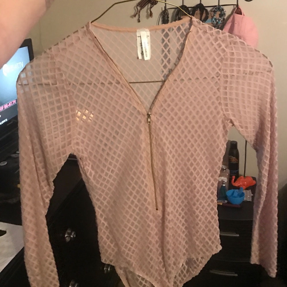 Cute onesie! Never worn!! Stylish:)