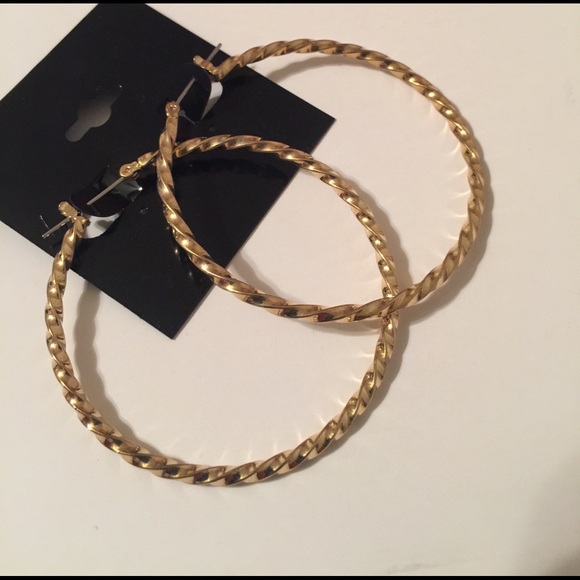 Jewelry - Free Gift 🎁 goldtone big round earrings fashion