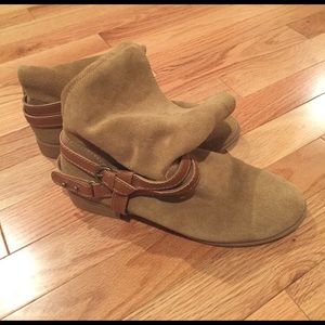 Seychelles tan boots with buckles
