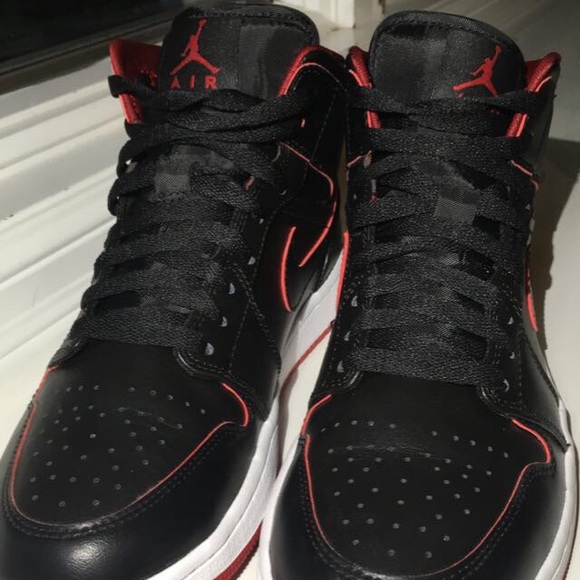 Jordan 1 Bred Mid - Picture 2 of 3