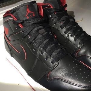Jordan 1 Bred Mid