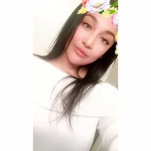 Meet your Posher, Esmeralda