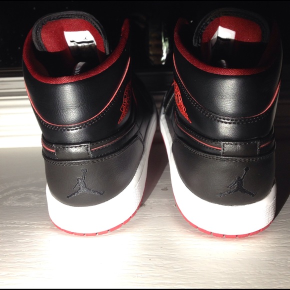Jordan 1 Bred Mid - Picture 3 of 4