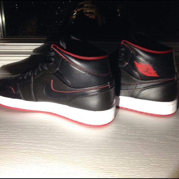 Jordan 1 Bred Mid - Picture 4 of 4