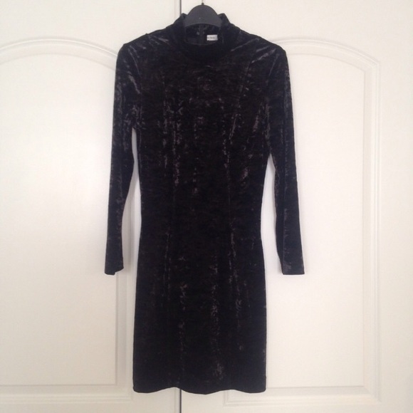 & Other Stories black velvet dress - Picture 4 of 4
