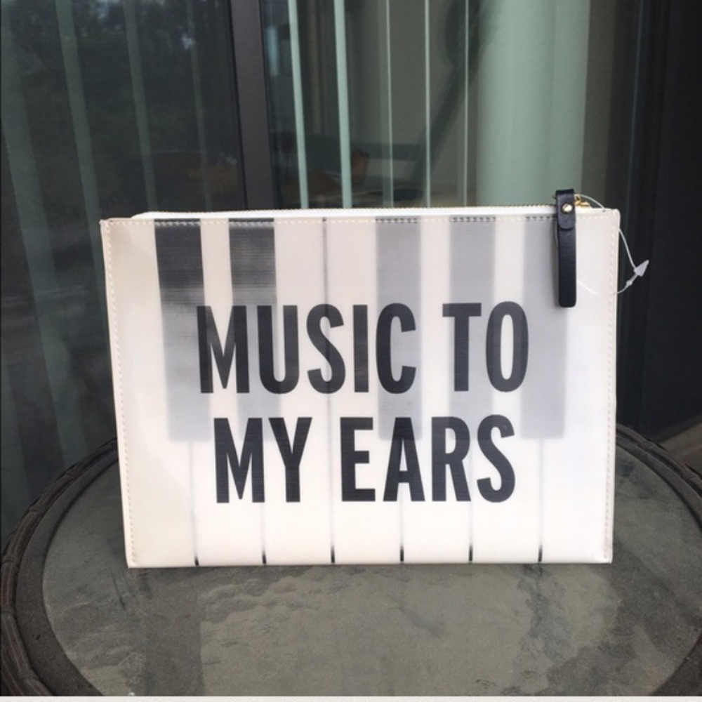 (SOLD!) Kate Spade Piano wristlet