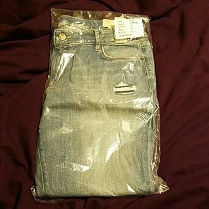 NWT Loft Curvy Skinny Distressed