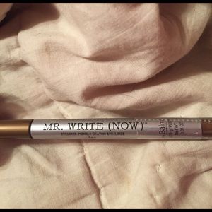 The Balm Mr. Write now liner
