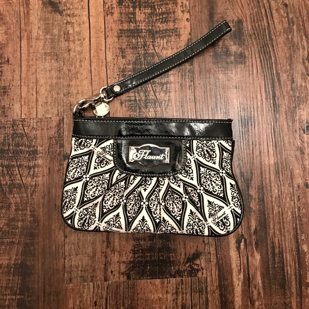 Flaunt Wristlet