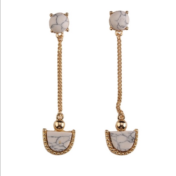 New Gold Plated Earrings Beautiful - Picture 1 of 2