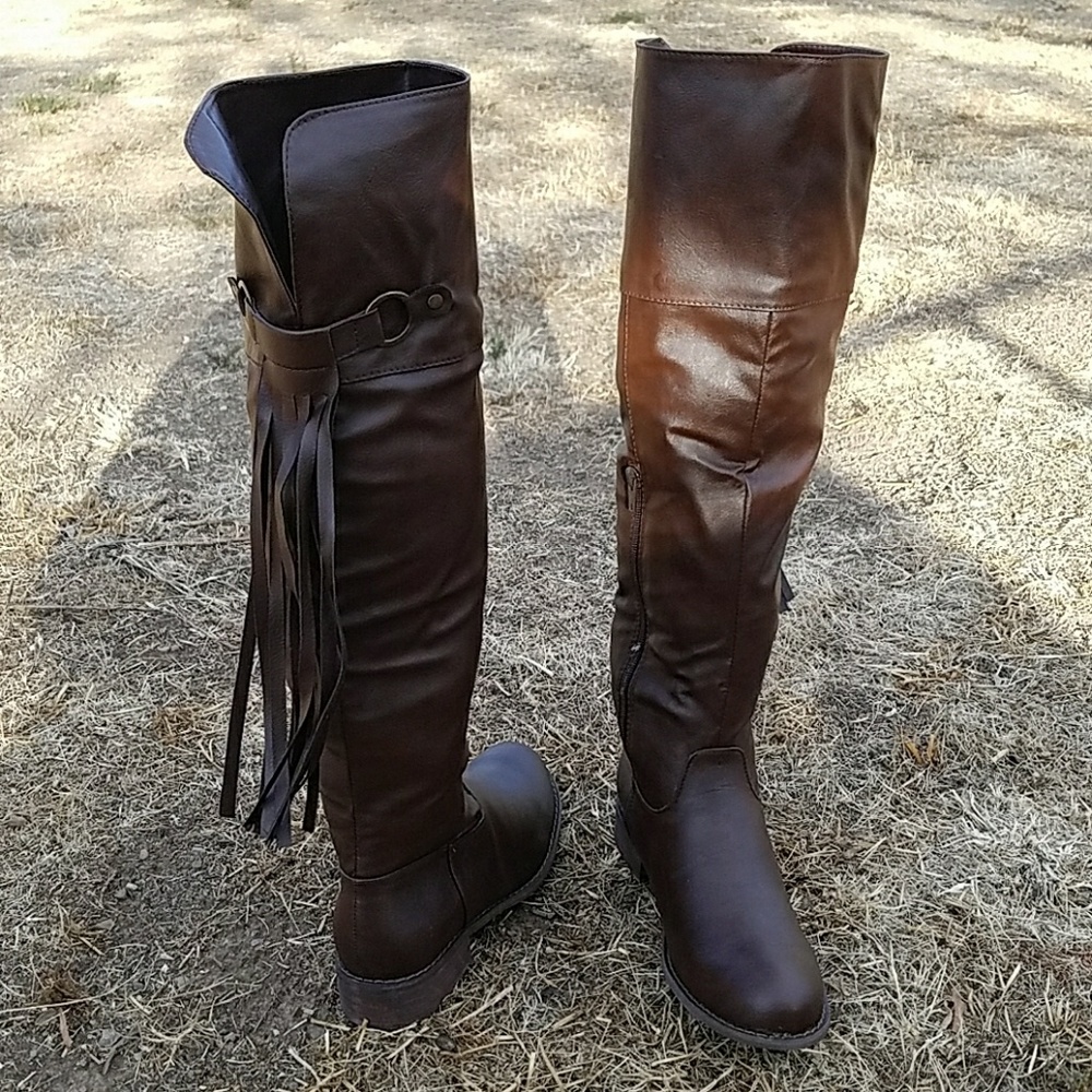 𝙇𝙖𝙨𝙩 𝙎𝙞𝙯 6 ☕The Knee Fringed Boot Side Zipper
