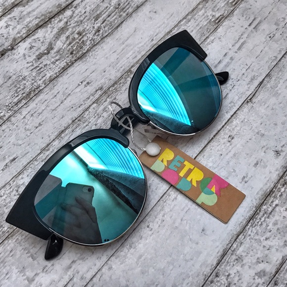 Cat Eye RV Sunglasses 🕶💕 - Picture 3 of 8