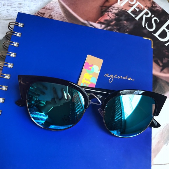 Cat Eye RV Sunglasses 🕶💕 - Picture 4 of 8