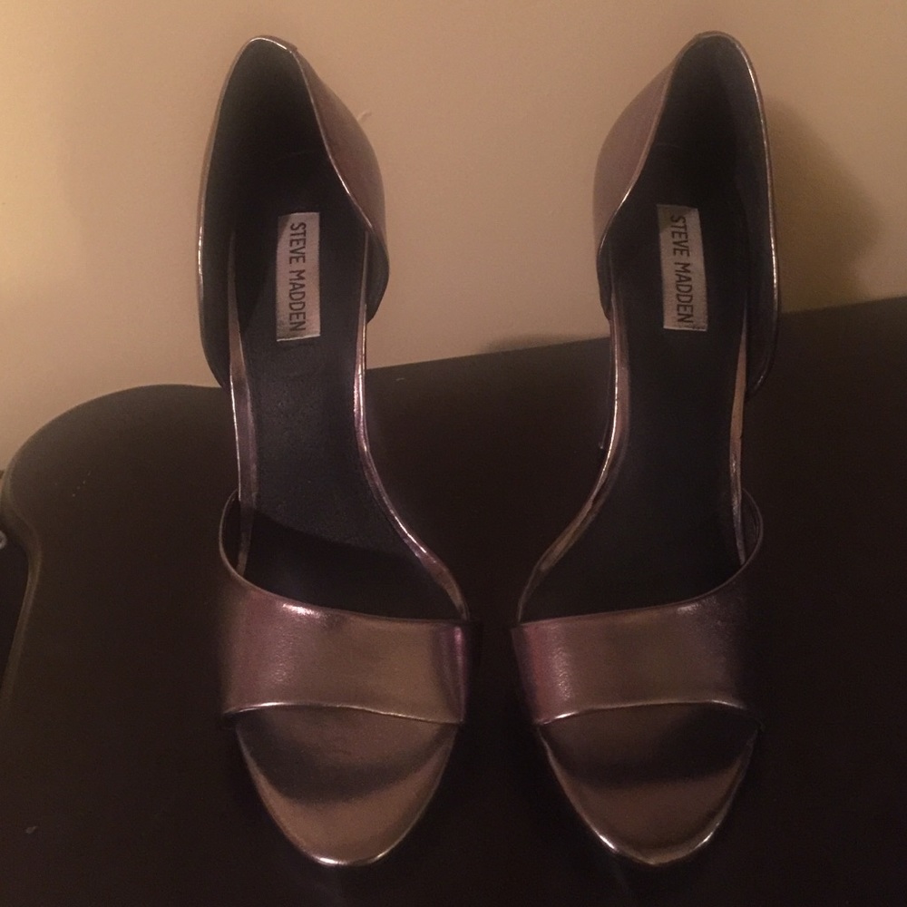 Size 9 Petwer/Dark Silver Steve Madden Heels