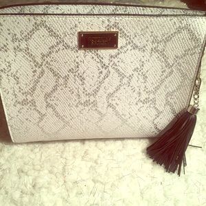 VS Cosmetic Bag + Mini Wallet included