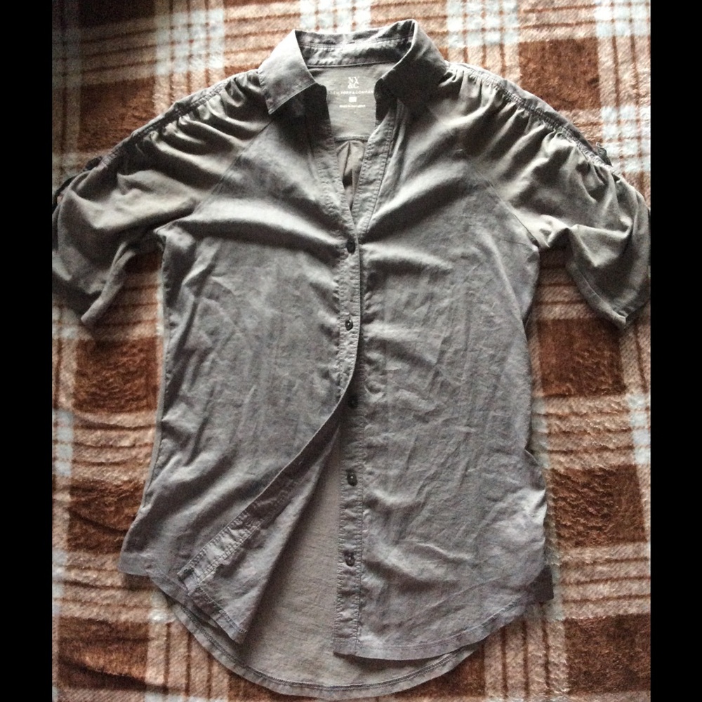 ⚠️Low-Ball Sale⚠️ New York & Co Button Down Top