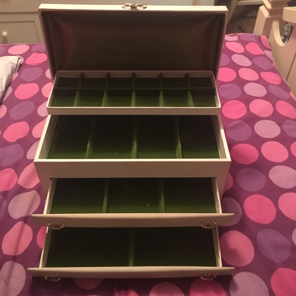 Jewelry box