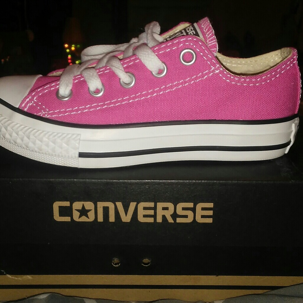 Girls pink converse