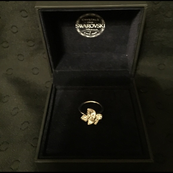 Swarovski Crystal ring. Size 7. - Picture 2 of 3