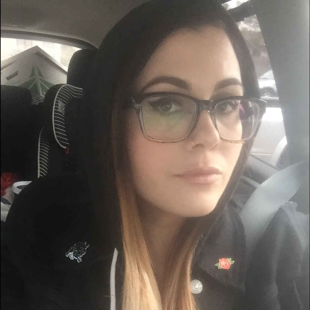 Meet your Posher, Crystal